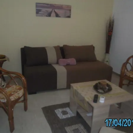 Eva House * Petrití